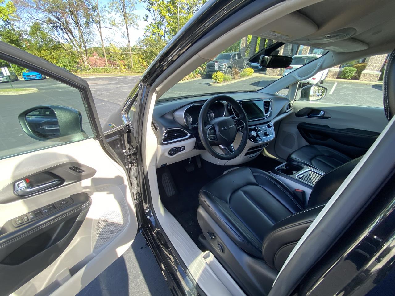 Chrysler Pacifica Touring L FWD 2023