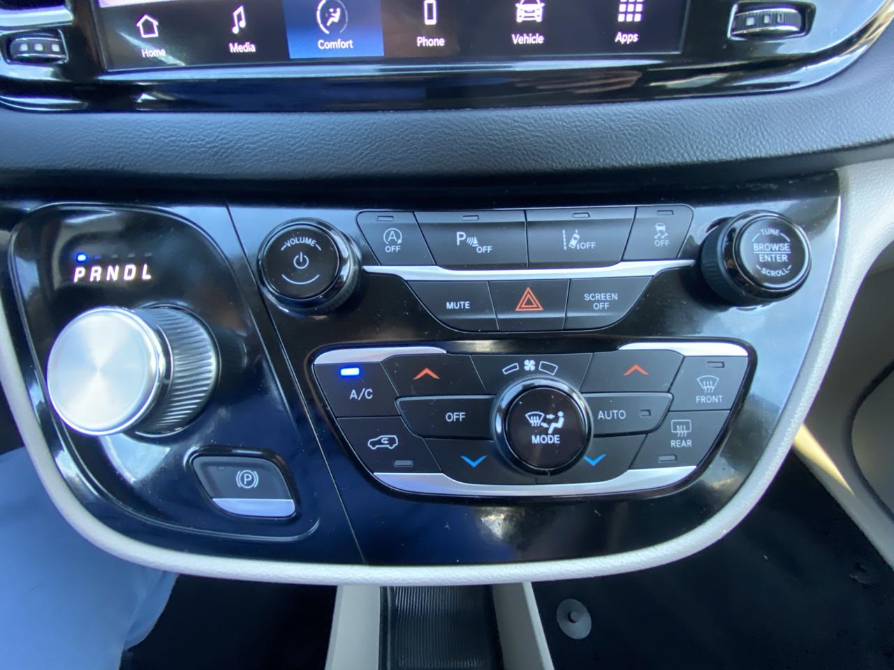 Chrysler Pacifica Touring L FWD 2023