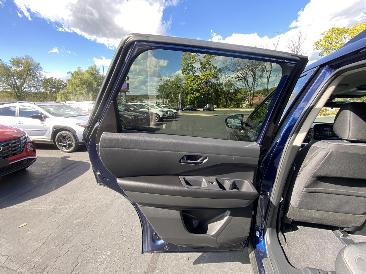 Nissan Pathfinder SV 4WD 2025