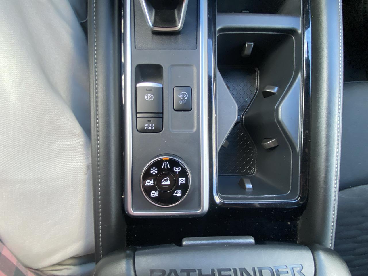 Nissan Pathfinder SV 4WD 2025