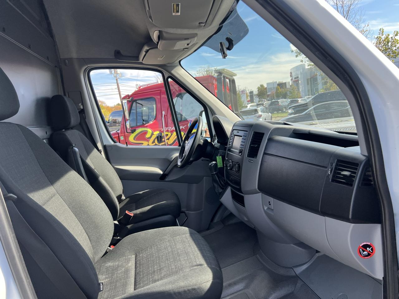 Mercedes-Benz Sprinter Cargo Vans RWD 2500 170" EXT 2016