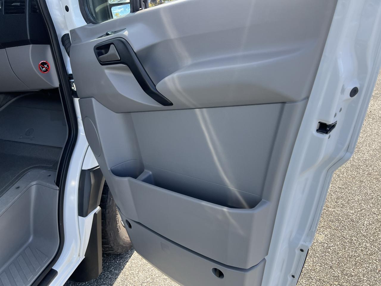Mercedes-Benz Sprinter Cargo Vans RWD 2500 170" EXT 2016