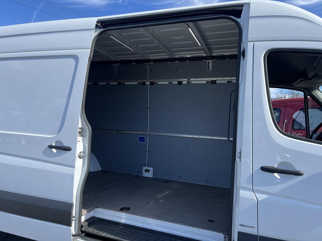 Mercedes-Benz Sprinter Cargo Vans RWD 2500 170" EXT 2016