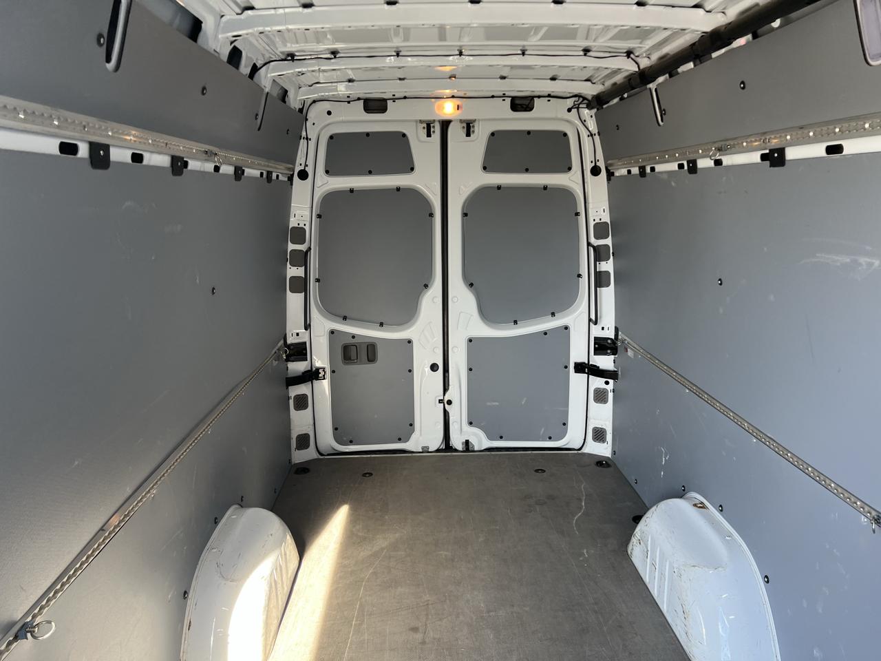Mercedes-Benz Sprinter Cargo Vans RWD 2500 170" EXT 2016
