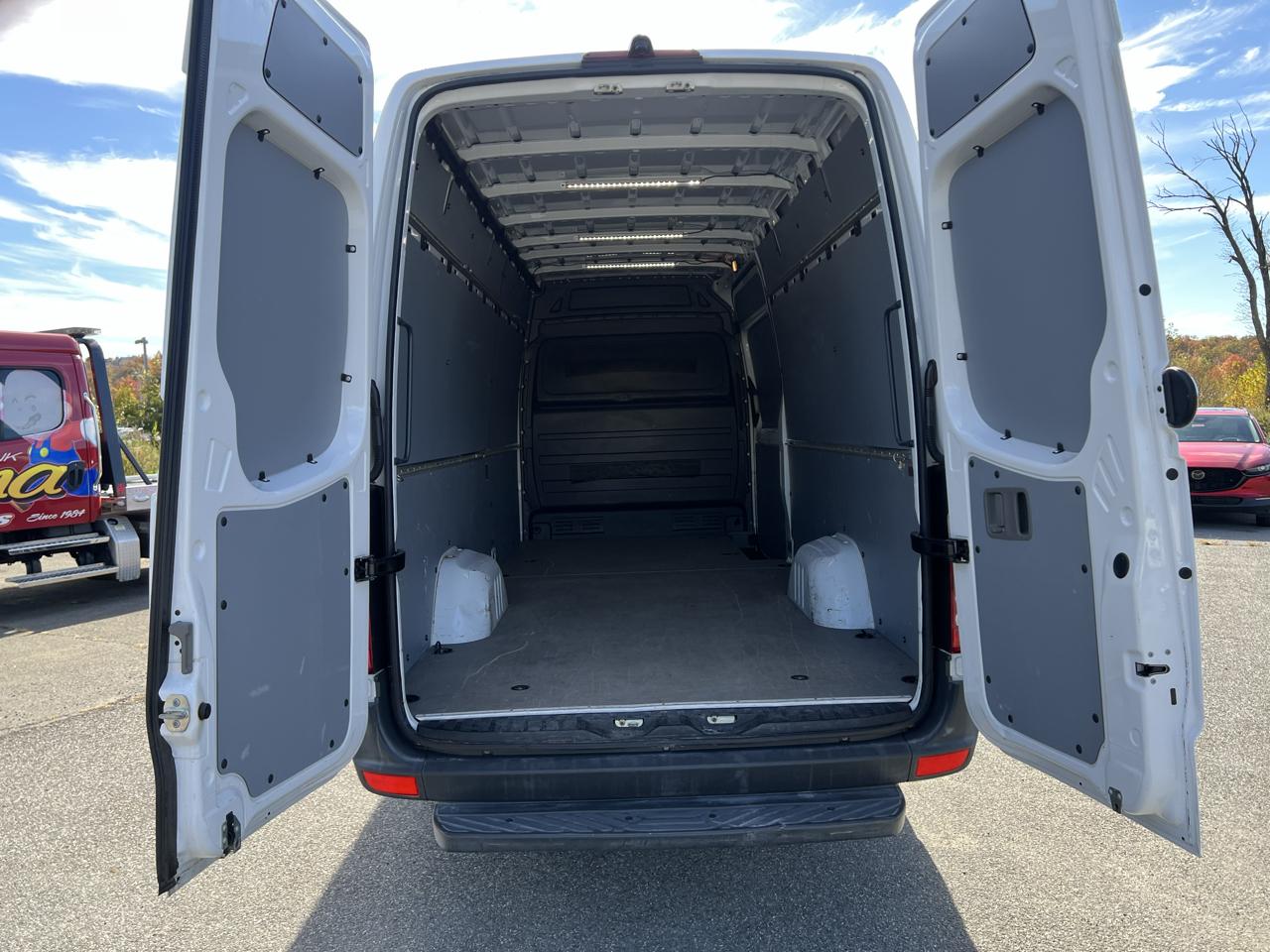 Mercedes-Benz Sprinter Cargo Vans RWD 2500 170" EXT 2016