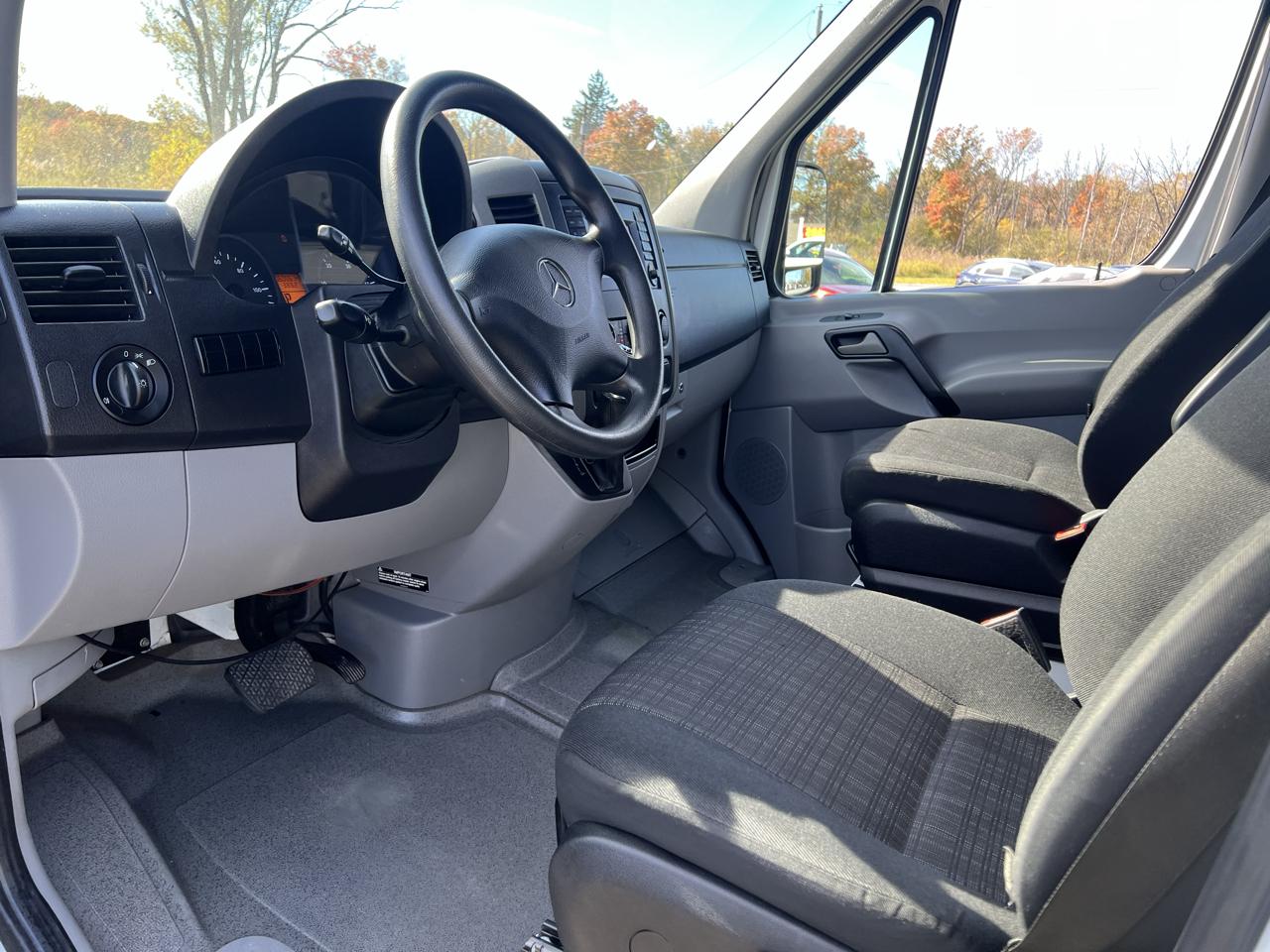 Mercedes-Benz Sprinter Cargo Vans RWD 2500 170" EXT 2016