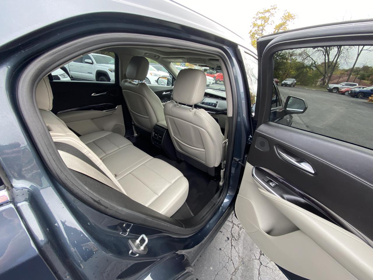 Cadillac XT4 AWD 4dr Luxury 2021