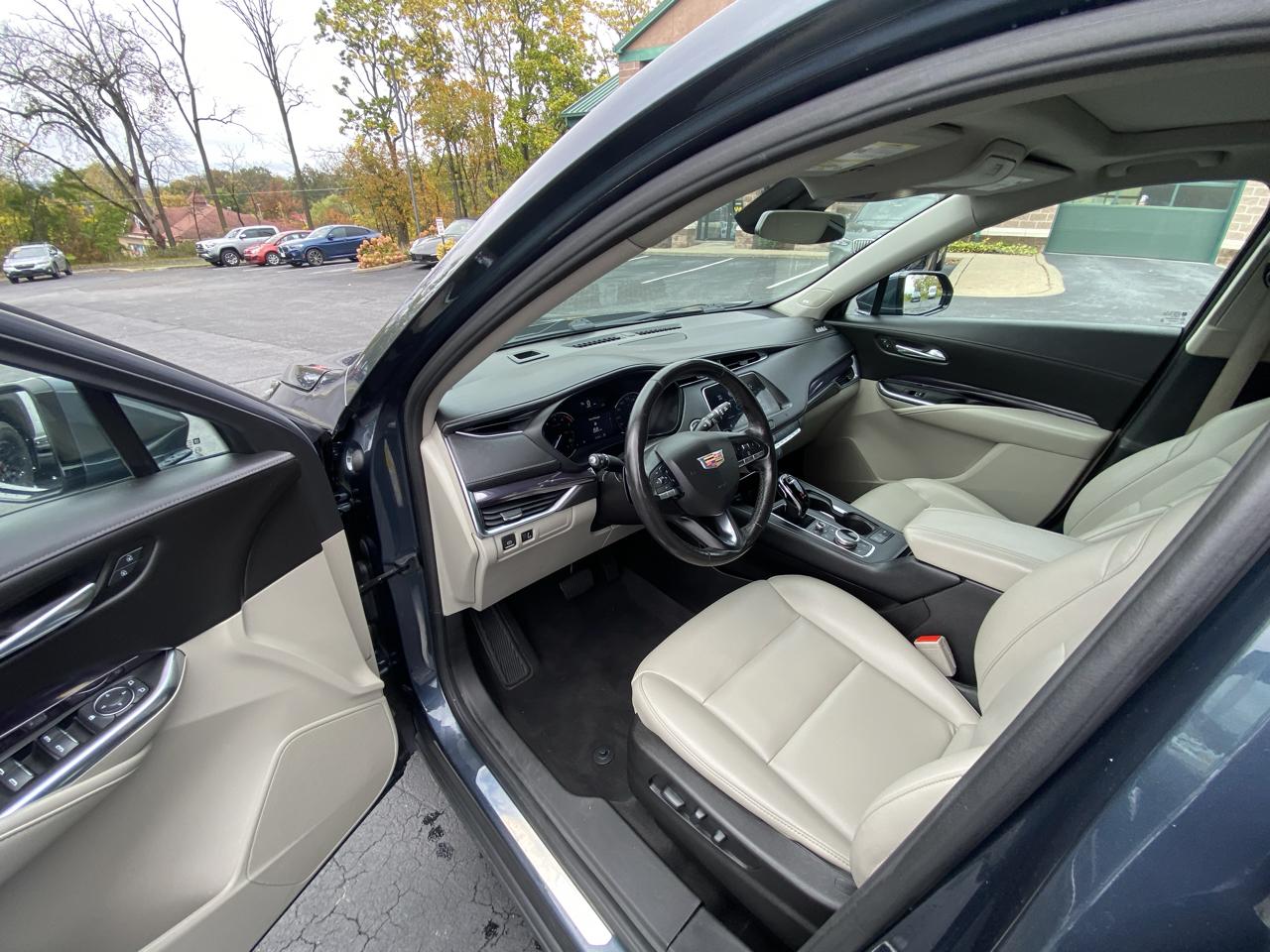 Cadillac XT4 AWD 4dr Luxury 2021