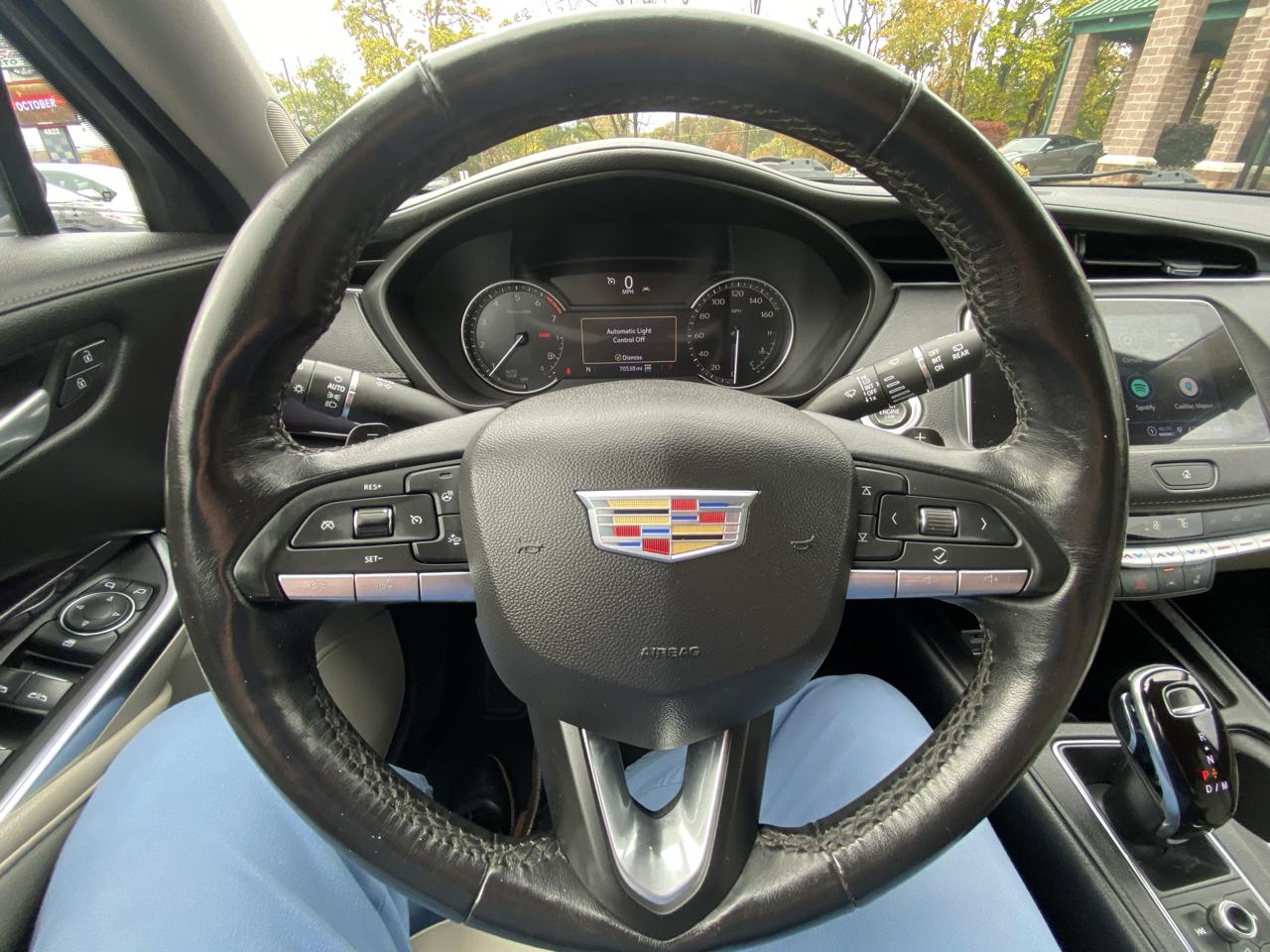 Cadillac XT4 AWD 4dr Luxury 2021