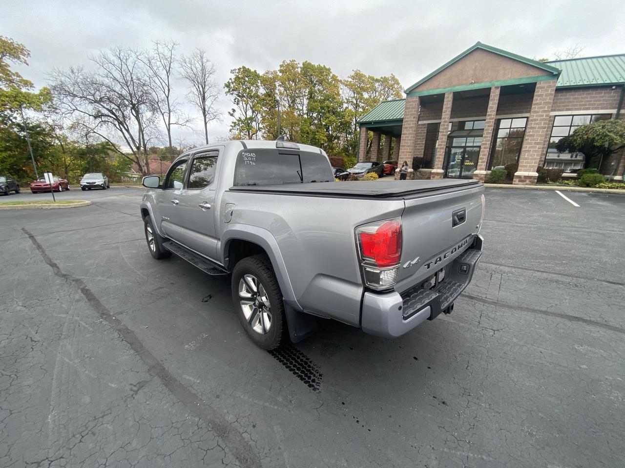 Toyota Tacoma Limited Double Cab 5' Bed V6 4x4 AT (Natl) 2017