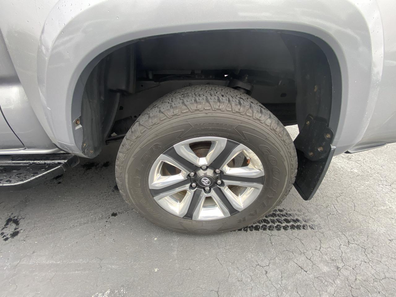 Toyota Tacoma Limited Double Cab 5' Bed V6 4x4 AT (Natl) 2017
