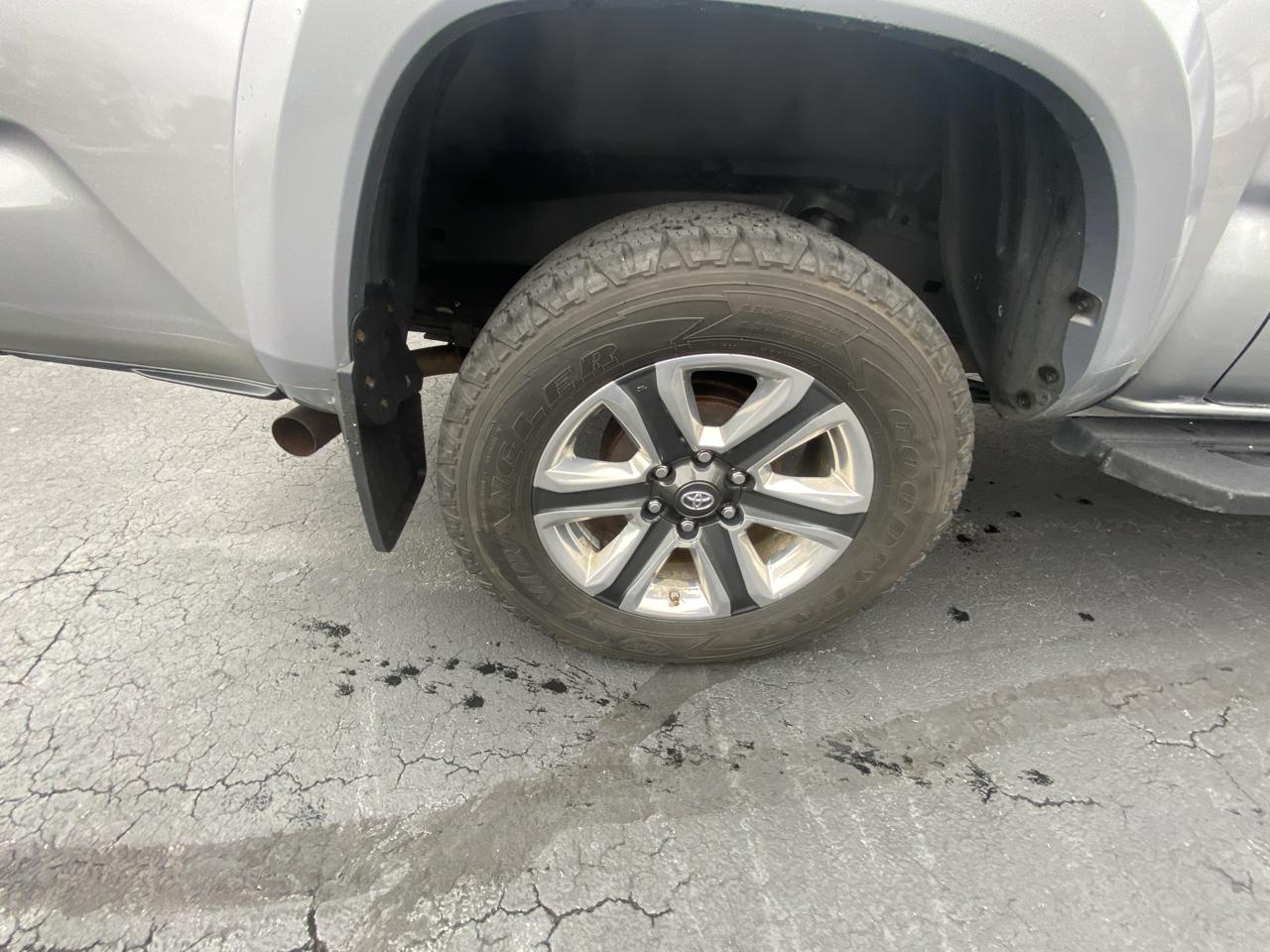 Toyota Tacoma Limited Double Cab 5' Bed V6 4x4 AT (Natl) 2017