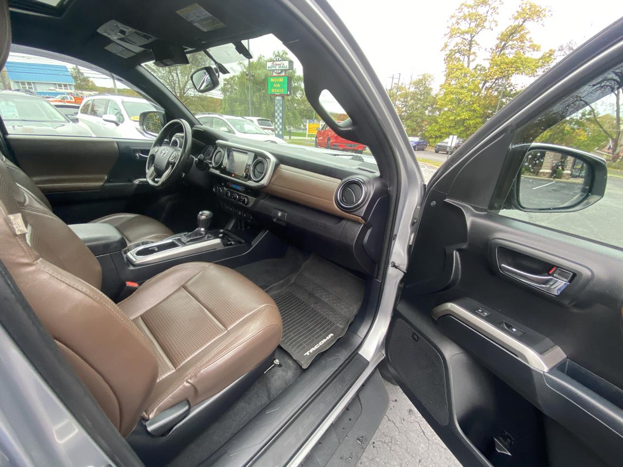 Toyota Tacoma Limited Double Cab 5' Bed V6 4x4 AT (Natl) 2017