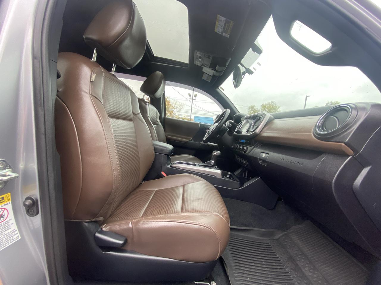 Toyota Tacoma Limited Double Cab 5' Bed V6 4x4 AT (Natl) 2017