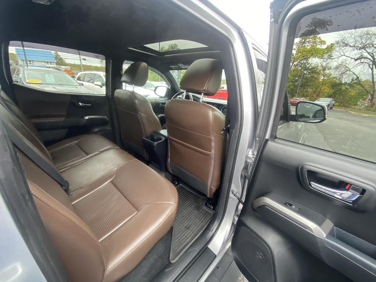Toyota Tacoma Limited Double Cab 5' Bed V6 4x4 AT (Natl) 2017