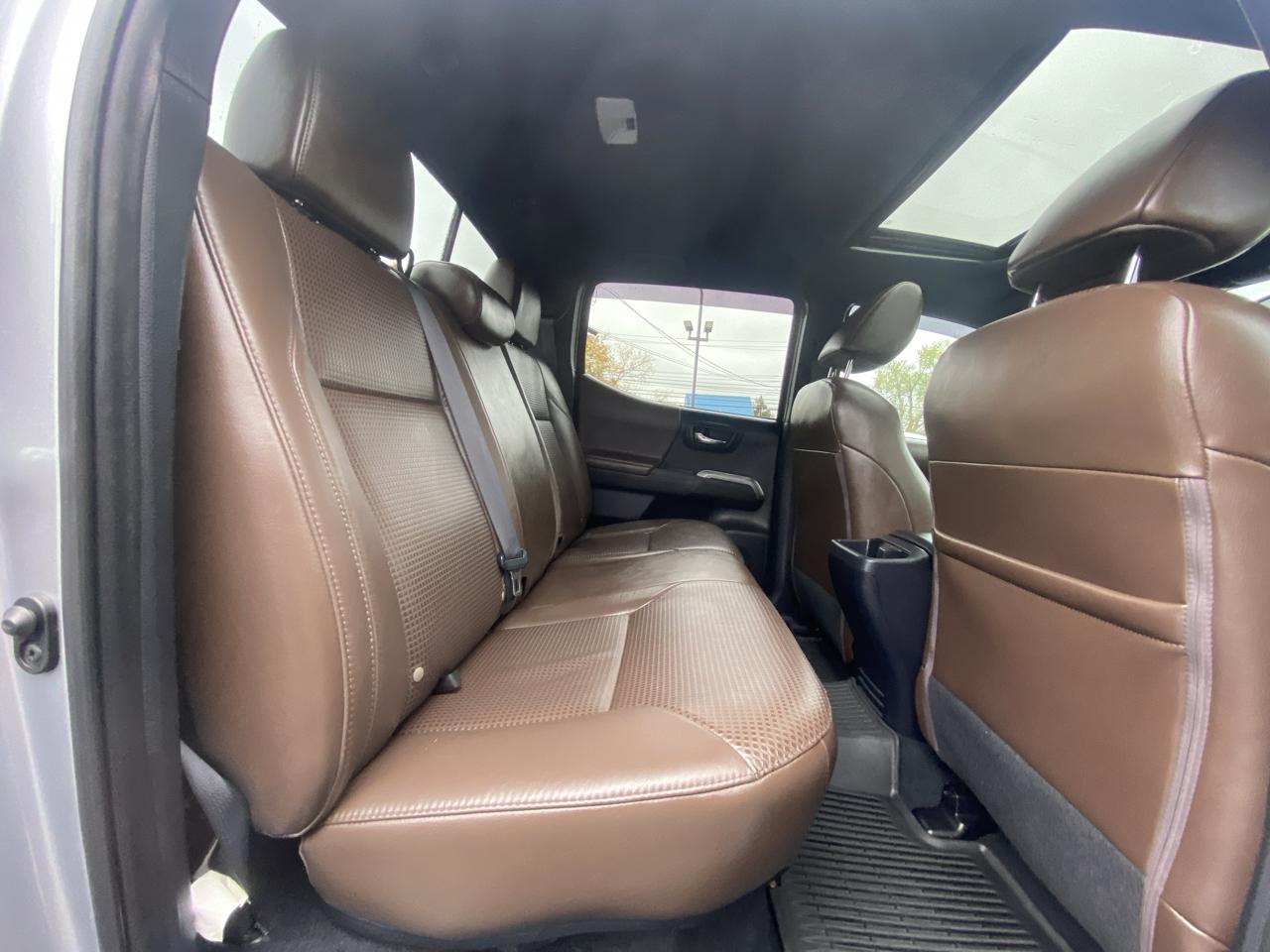 Toyota Tacoma Limited Double Cab 5' Bed V6 4x4 AT (Natl) 2017