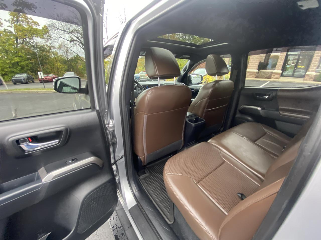 Toyota Tacoma Limited Double Cab 5' Bed V6 4x4 AT (Natl) 2017