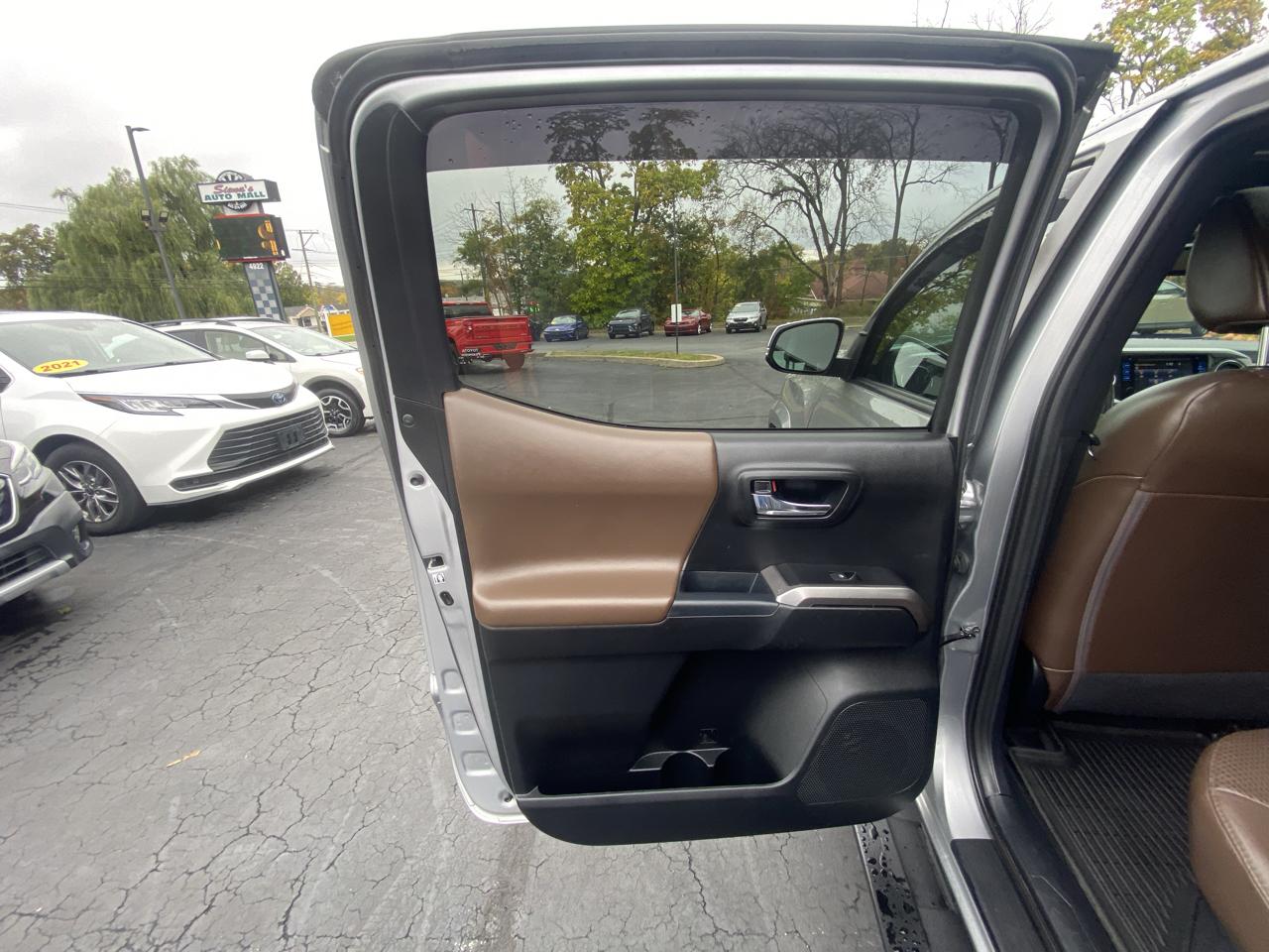 Toyota Tacoma Limited Double Cab 5' Bed V6 4x4 AT (Natl) 2017