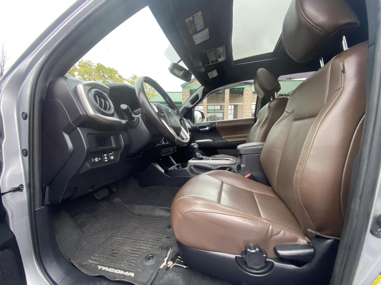 Toyota Tacoma Limited Double Cab 5' Bed V6 4x4 AT (Natl) 2017