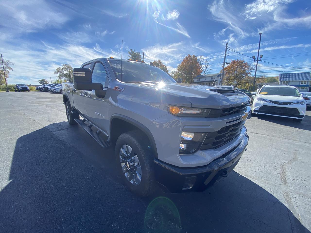 Chevrolet Silverado 2500HD 4WD Crew Cab 159" Custom 2025