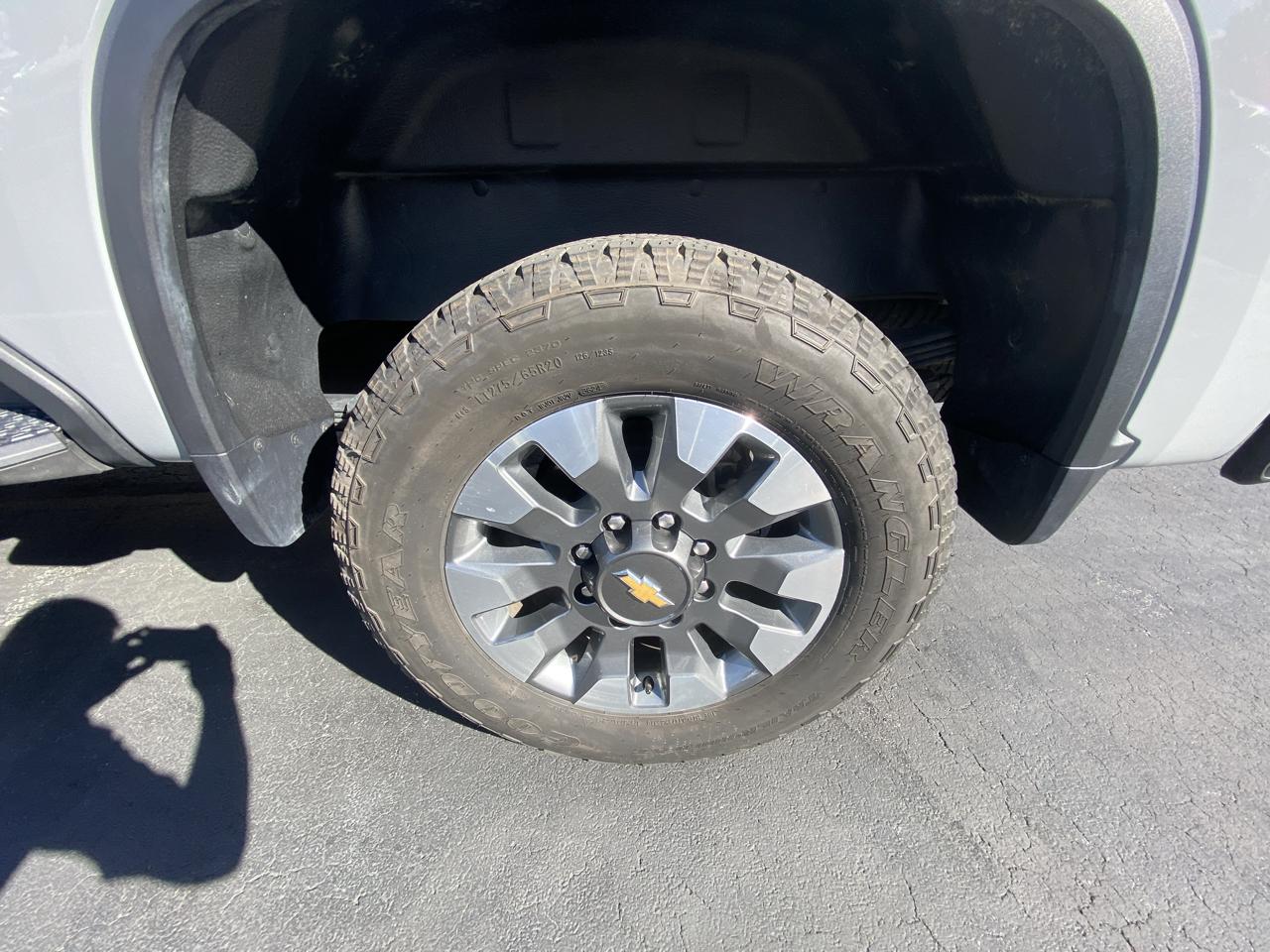 Chevrolet Silverado 2500HD 4WD Crew Cab 159" Custom 2025