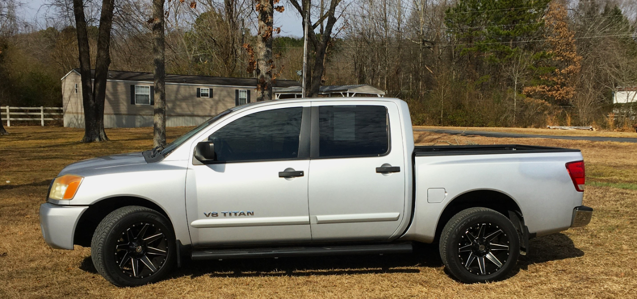 Nissan Titan 2WD Crew Cab SWB SV 2011