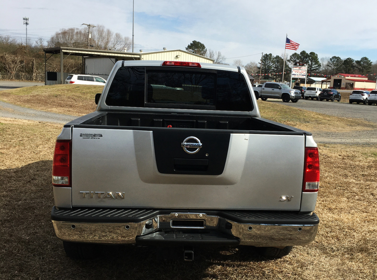 Nissan Titan 2WD Crew Cab SWB SV 2011