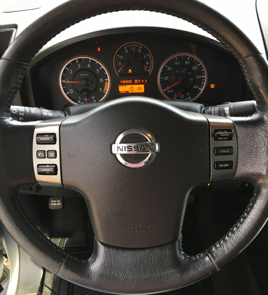 Nissan Titan 2WD Crew Cab SWB SV 2011