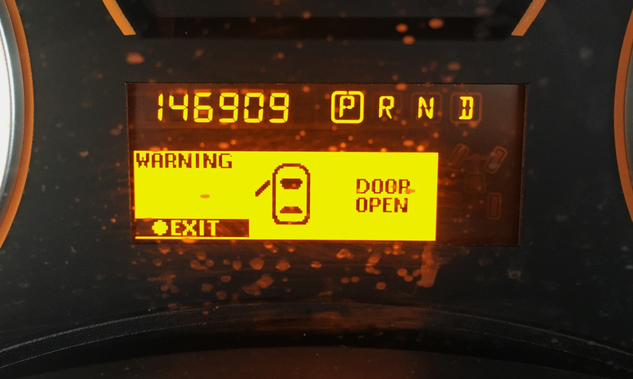 Nissan Titan 2WD Crew Cab SWB SV 2011