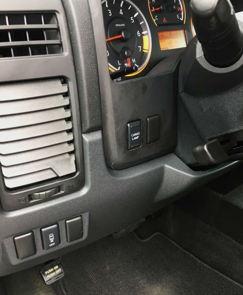 Nissan Titan 2WD Crew Cab SWB SV 2011