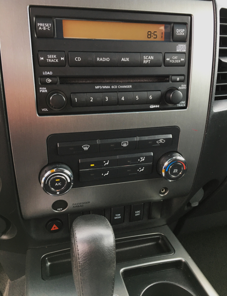 Nissan Titan 2WD Crew Cab SWB SV 2011