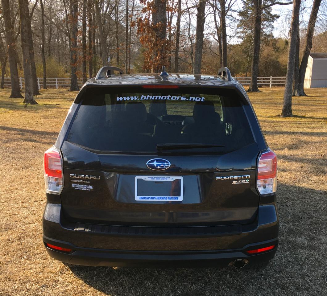 Subaru Forester 2.5i Limited CVT 2017