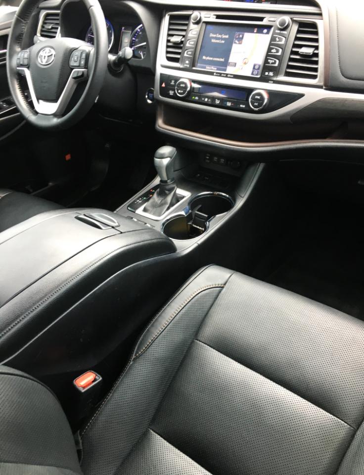 Toyota Highlander Limited V6 FWD (Natl) 2019