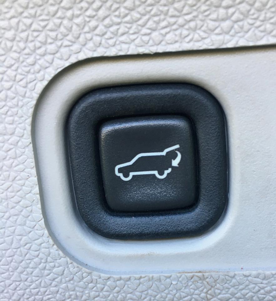 Chevrolet Tahoe 4WD 4dr 1500 LT 2011