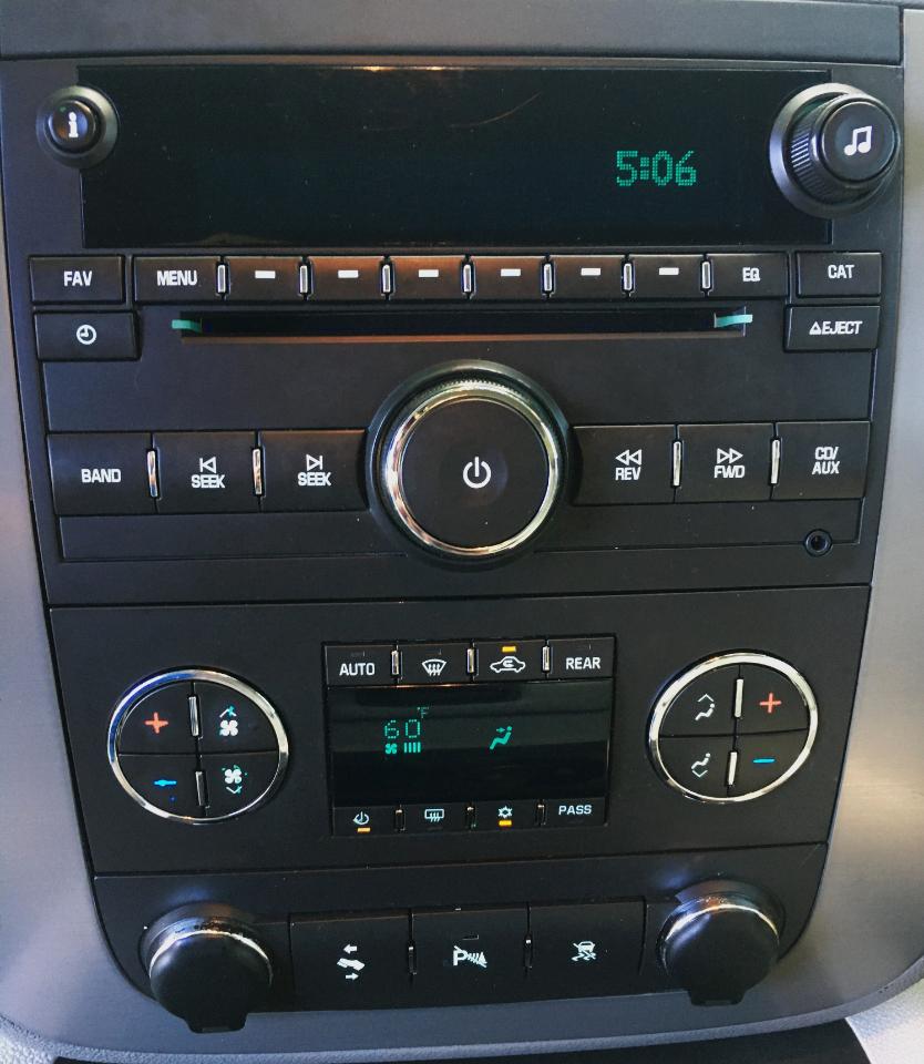 Chevrolet Tahoe 4WD 4dr 1500 LT 2011