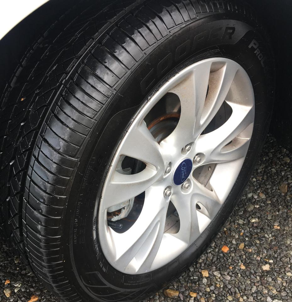 Ford Taurus 4dr Sdn SEL FWD 2011