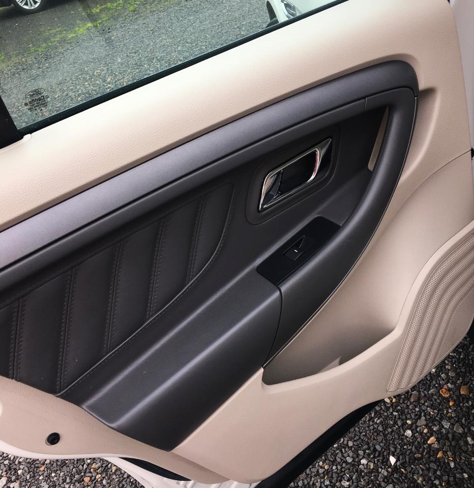 Ford Taurus 4dr Sdn SEL FWD 2011