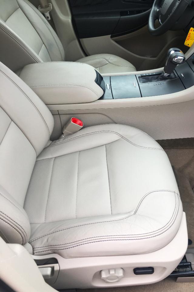 Ford Taurus 4dr Sdn SEL FWD 2011