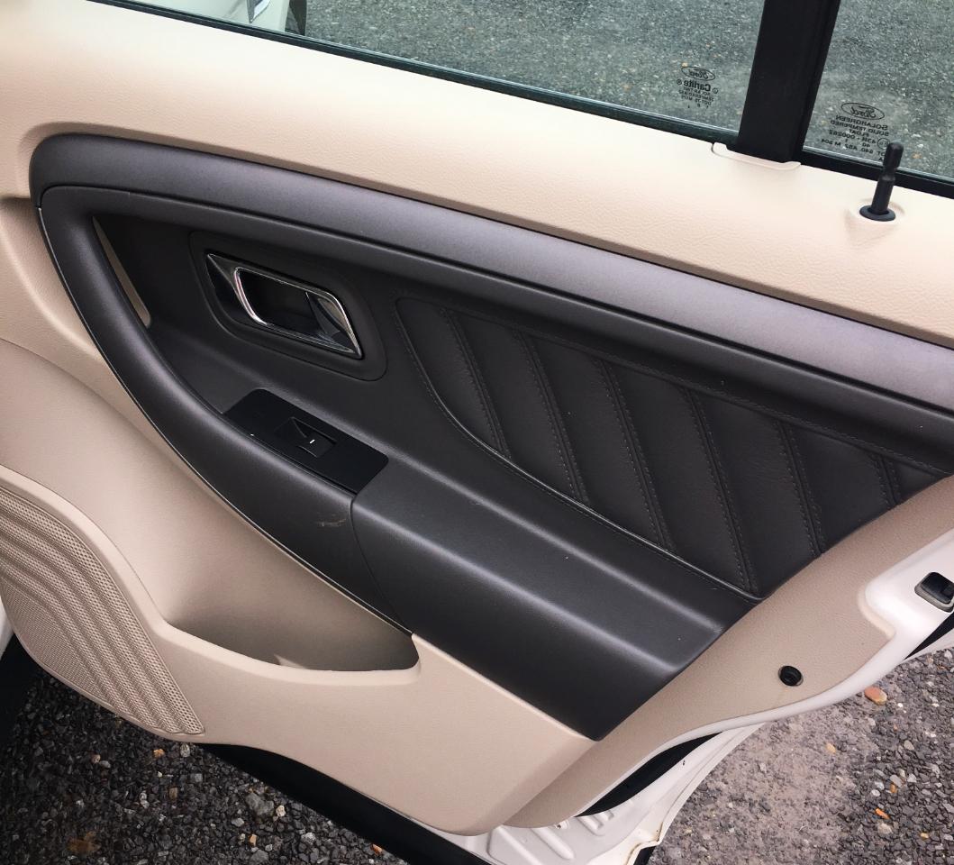 Ford Taurus 4dr Sdn SEL FWD 2011