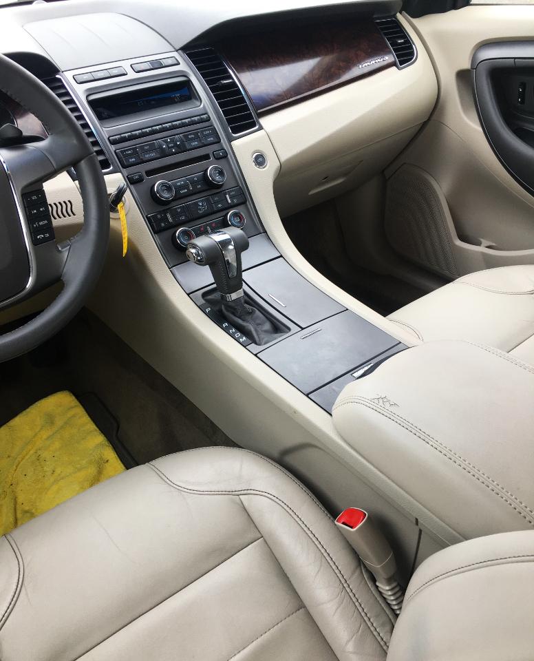 Ford Taurus 4dr Sdn SEL FWD 2011