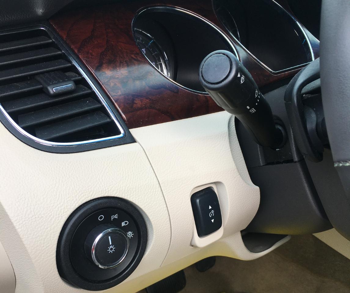 Ford Taurus 4dr Sdn SEL FWD 2011