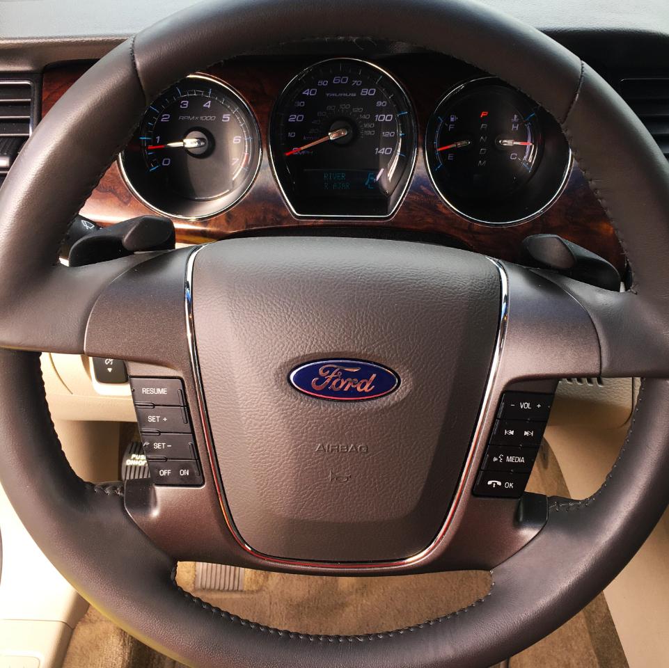 Ford Taurus 4dr Sdn SEL FWD 2011