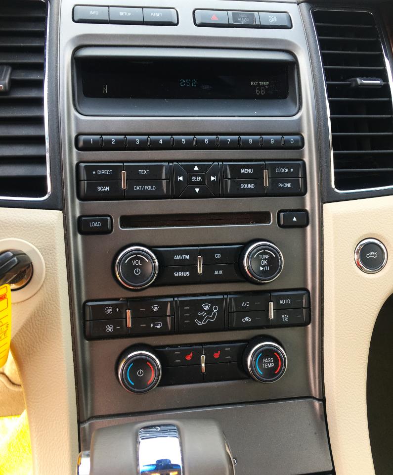 Ford Taurus 4dr Sdn SEL FWD 2011