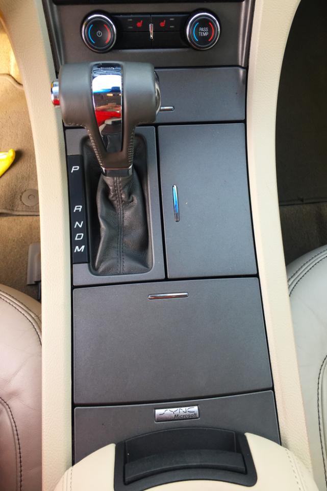 Ford Taurus 4dr Sdn SEL FWD 2011