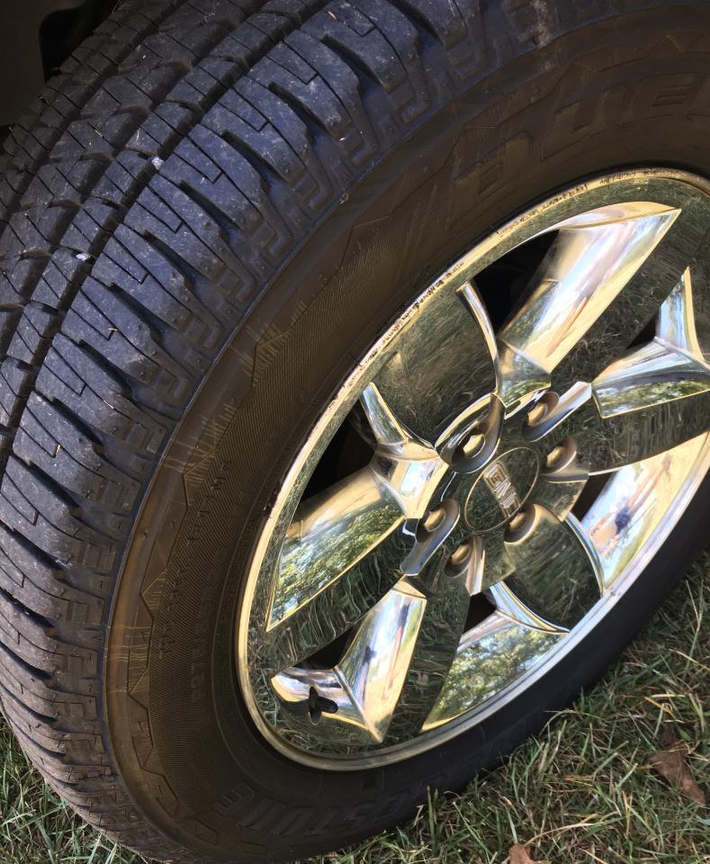 GMC Yukon 2WD 4dr 1500 SLT 2011