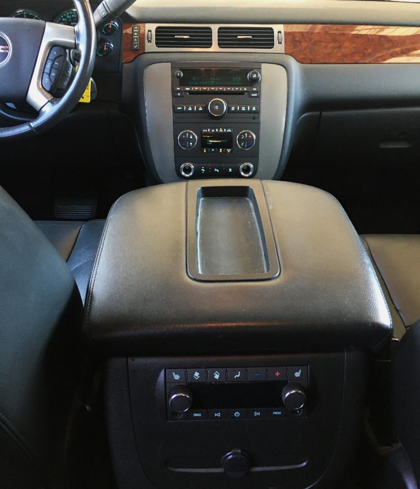 GMC Yukon 2WD 4dr 1500 SLT 2011