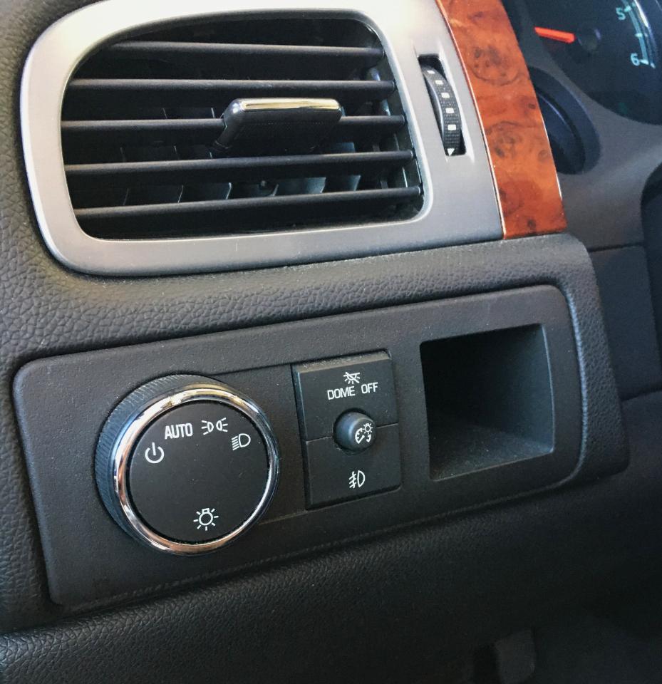 GMC Yukon 2WD 4dr 1500 SLT 2011