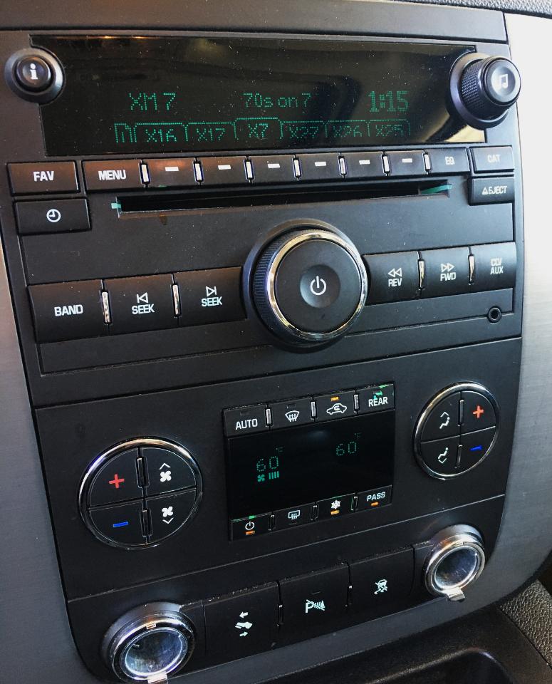 GMC Yukon 2WD 4dr 1500 SLT 2011