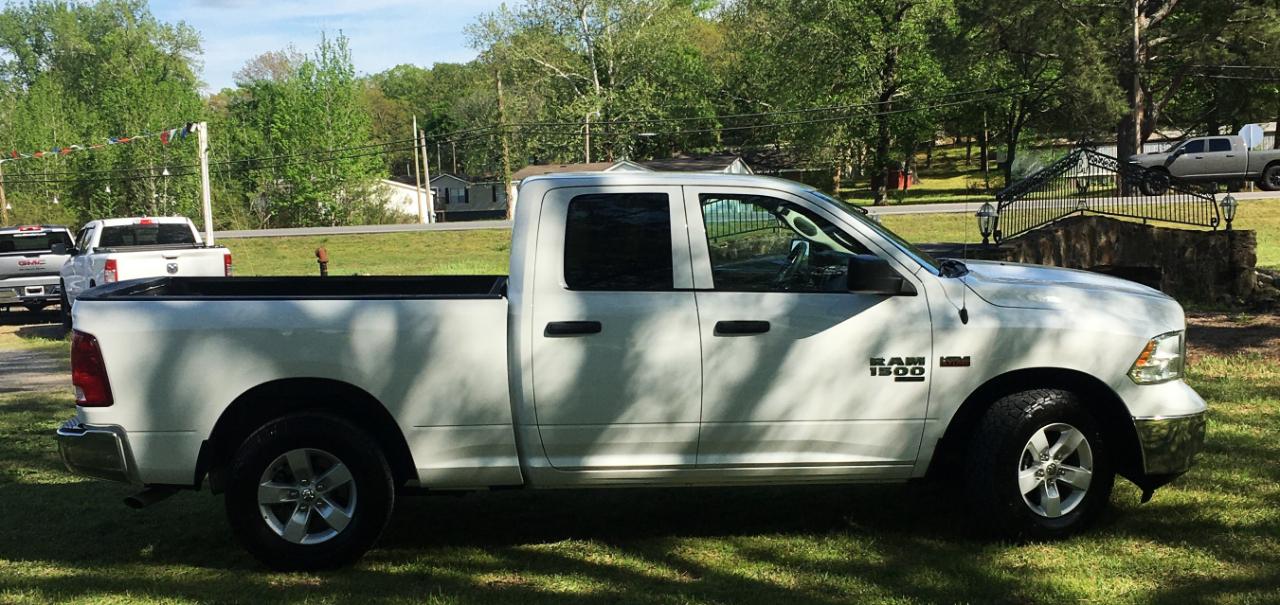 RAM 1500 Classic Tradesman 4x2 Quad Cab 6'4" Box 2022