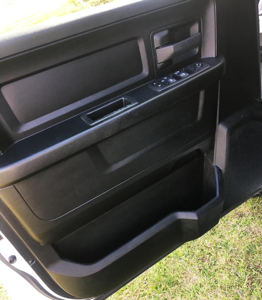 RAM 1500 Classic Tradesman 4x2 Quad Cab 6'4" Box 2022